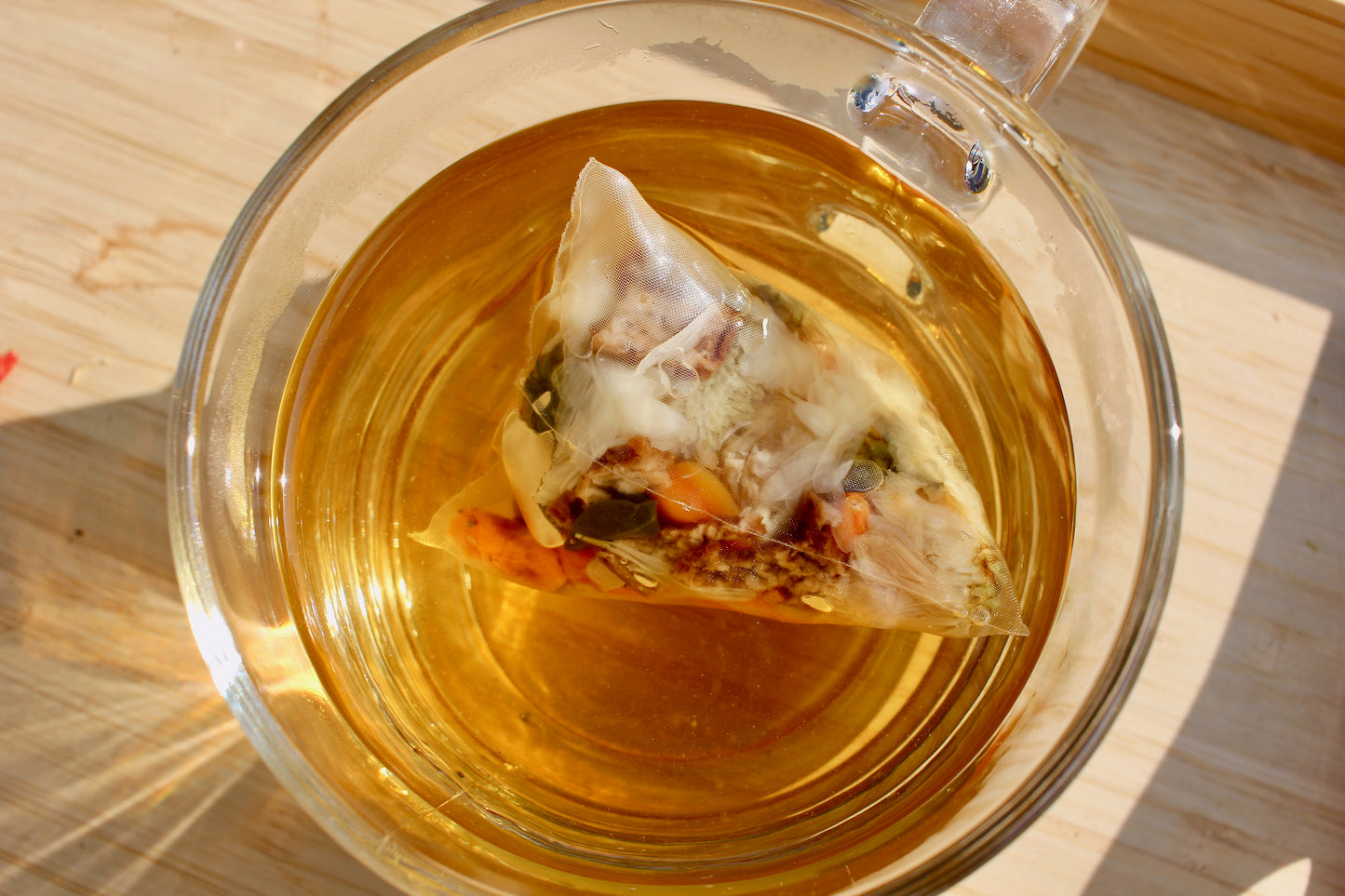 天然草本精心調配，香氣醇厚，養心安神